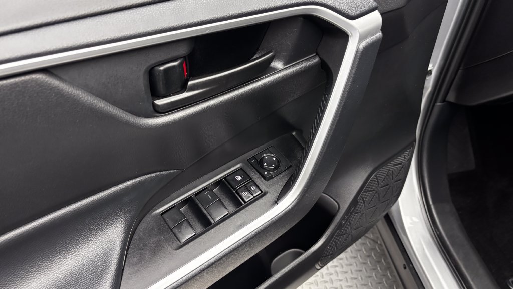 Certified 2025 Toyota RAV4 LE FWD image 17