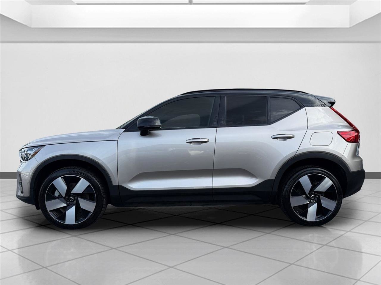 Used 2023 Volvo XC40 Recharge Ultimate AWD/4WD image 2