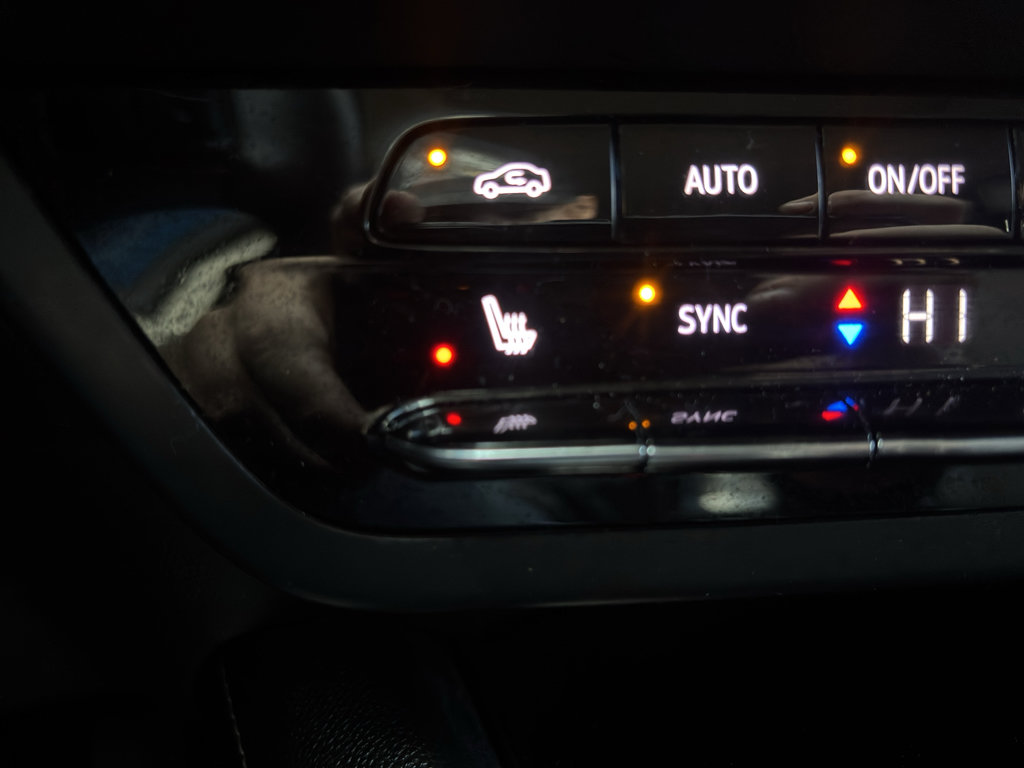 Used 2022 Buick Envision Preferred AWD/4WD image 23