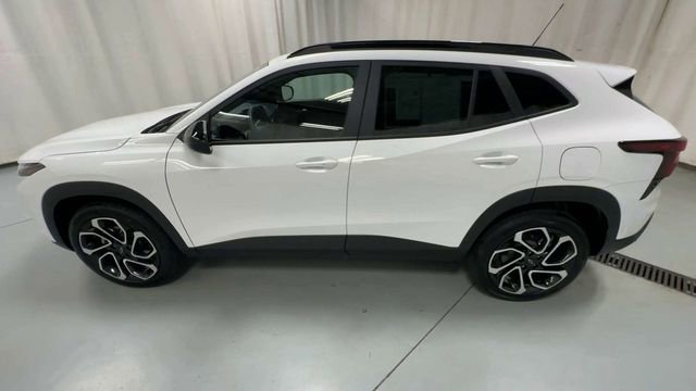 Used 2024 Chevrolet Trax RS w/ Sunroof Package image 4