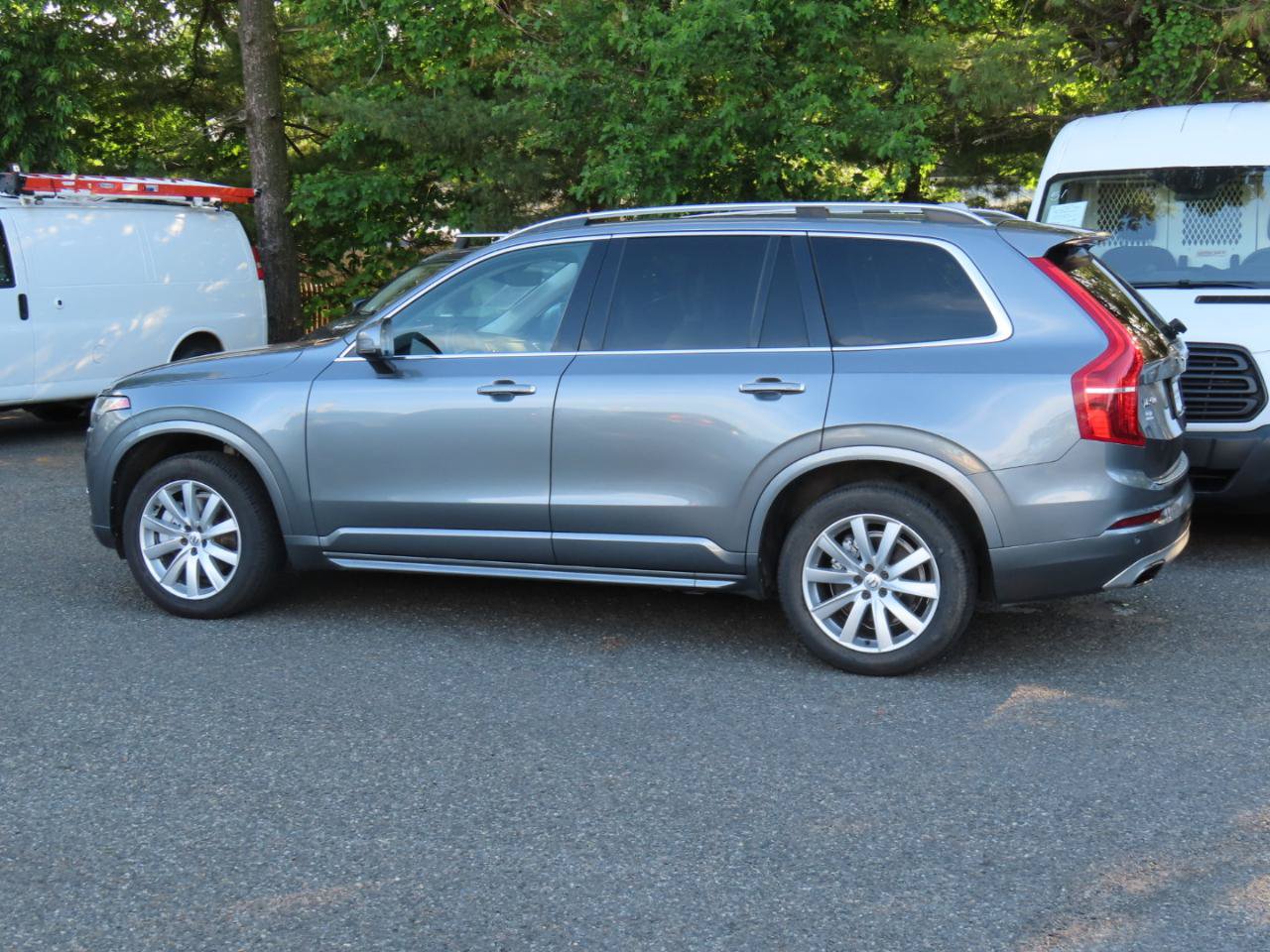 Used 2017 Volvo XC90 T6 Momentum w/ Vision Package AWD/4WD image 3