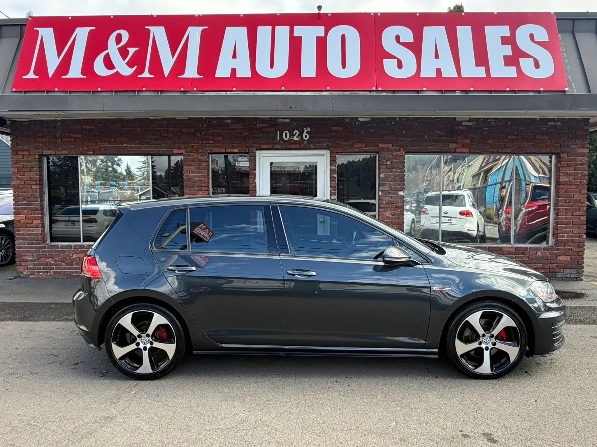 Used 2015 Volkswagen GTI SE w/ Lighting Package (SEL) FWD image 2