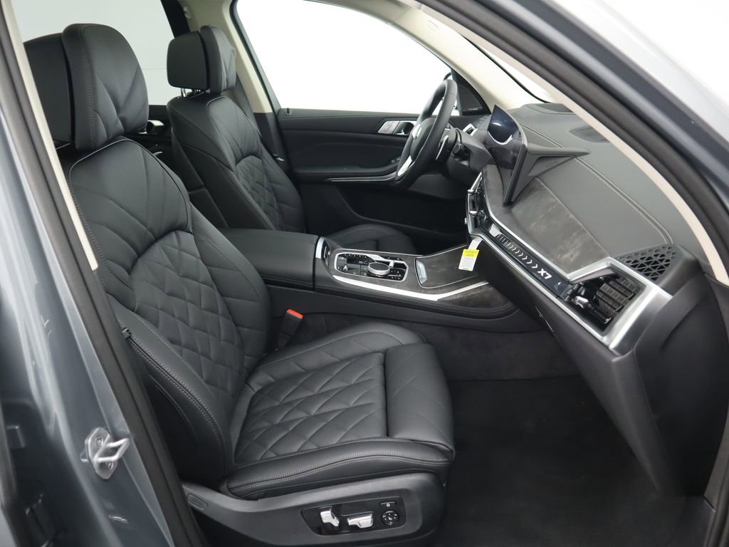 Used 2026 BMW X7 xDrive40i w/ Premium Package image 22