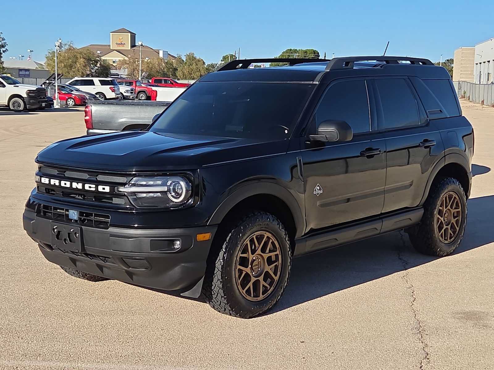 Used 2023 Ford Bronco Sport Outer Banks w/ Tech Package AWD/4WD image 3