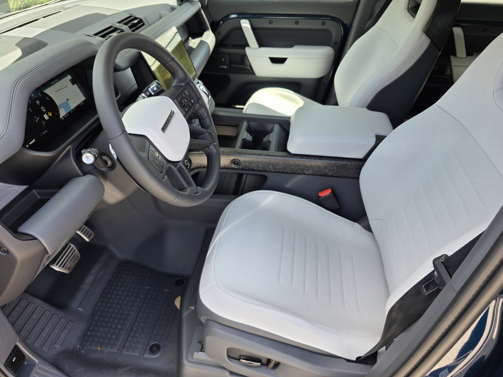 New 2026 Land Rover Defender 110 OCTA image 10