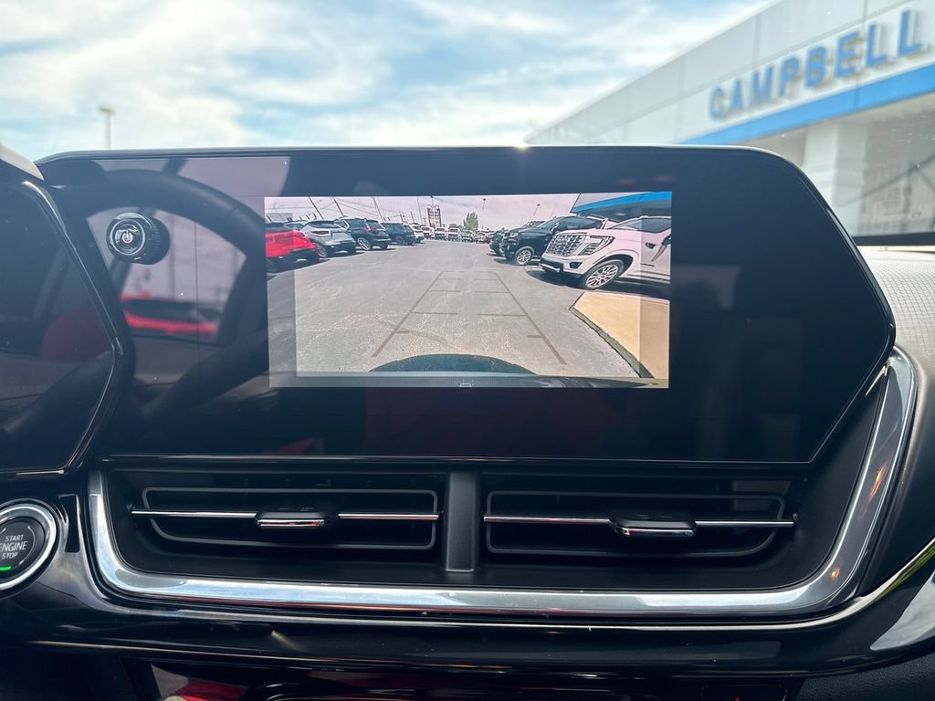 Used 2025 Chevrolet Trax RS w/ Sunroof Package FWD image 32