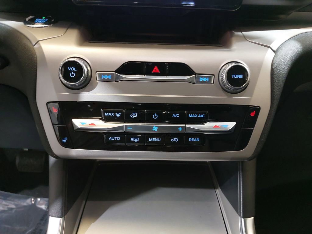 Used 2021 Ford Explorer XLT w/ Equipment Group 202A RWD image 25