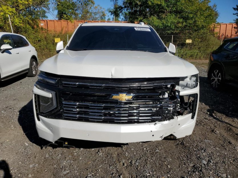 Used 2025 Chevrolet Suburban High Country image 2