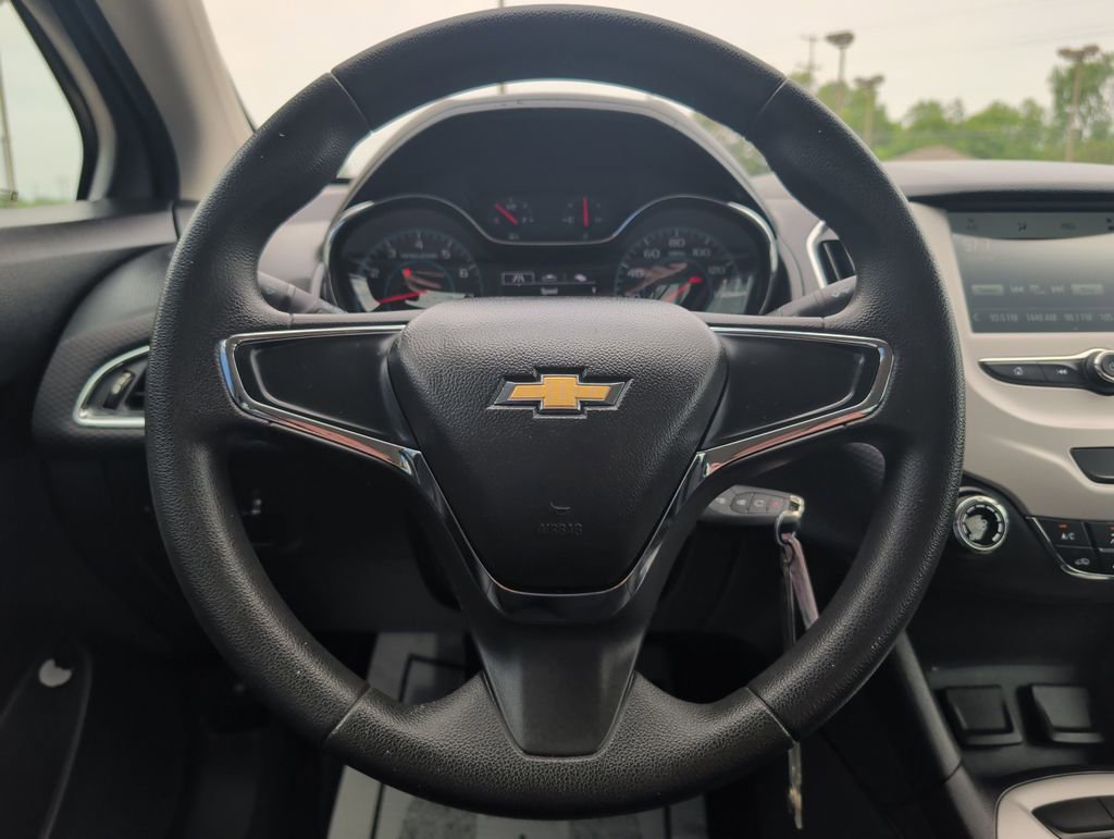 Used 2017 Chevrolet Cruze LS FWD image 11
