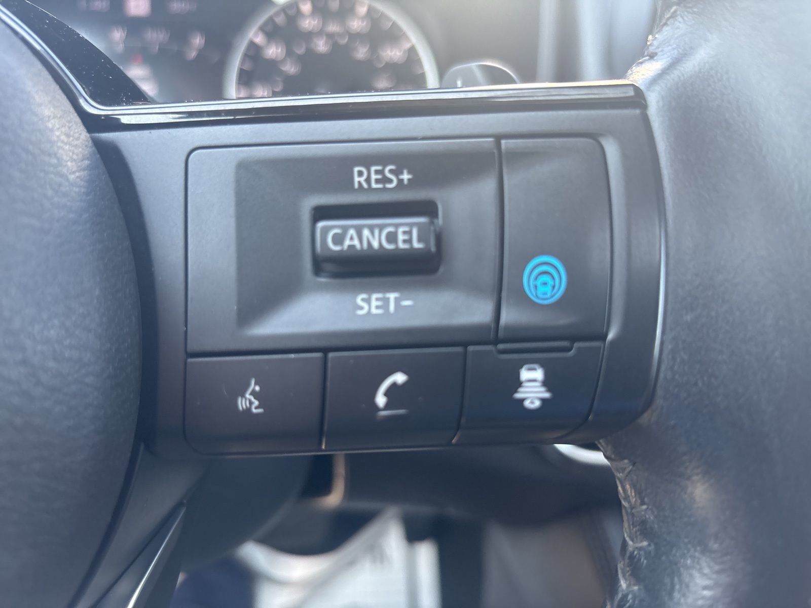 Used 2023 Nissan Rogue SL w/ SL Premium Package image 14