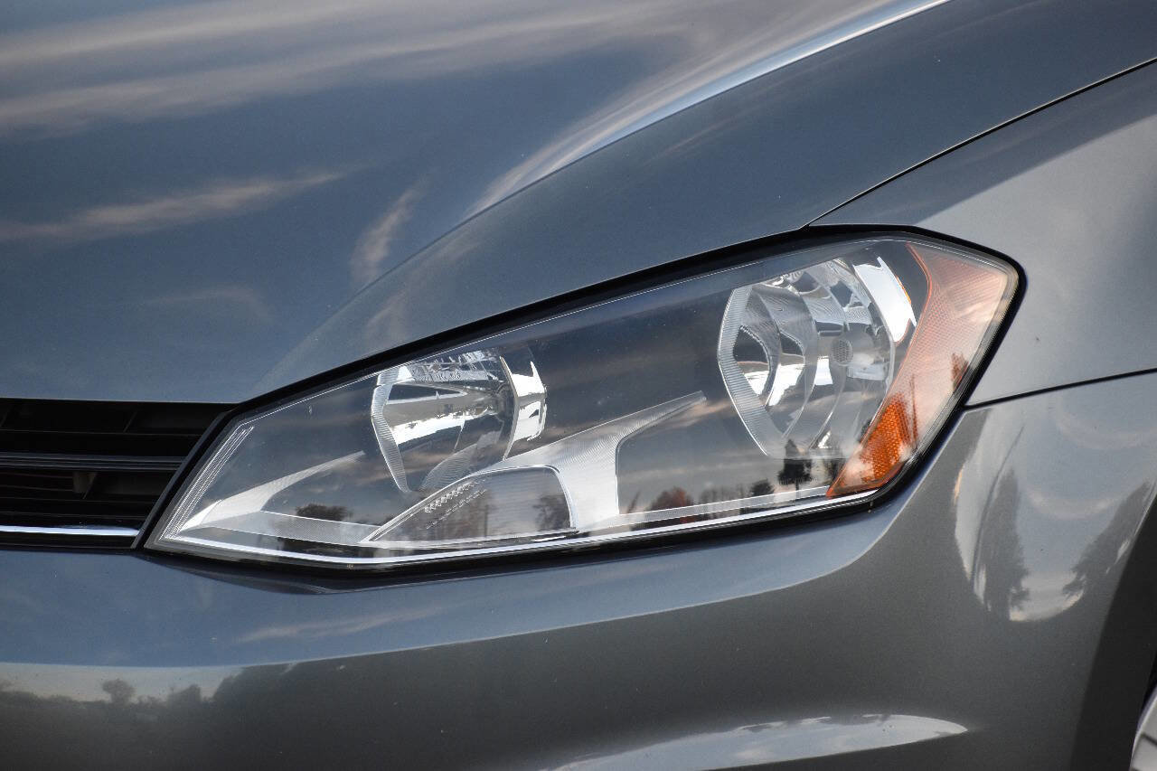 Used 2017 Volkswagen Golf S image 36