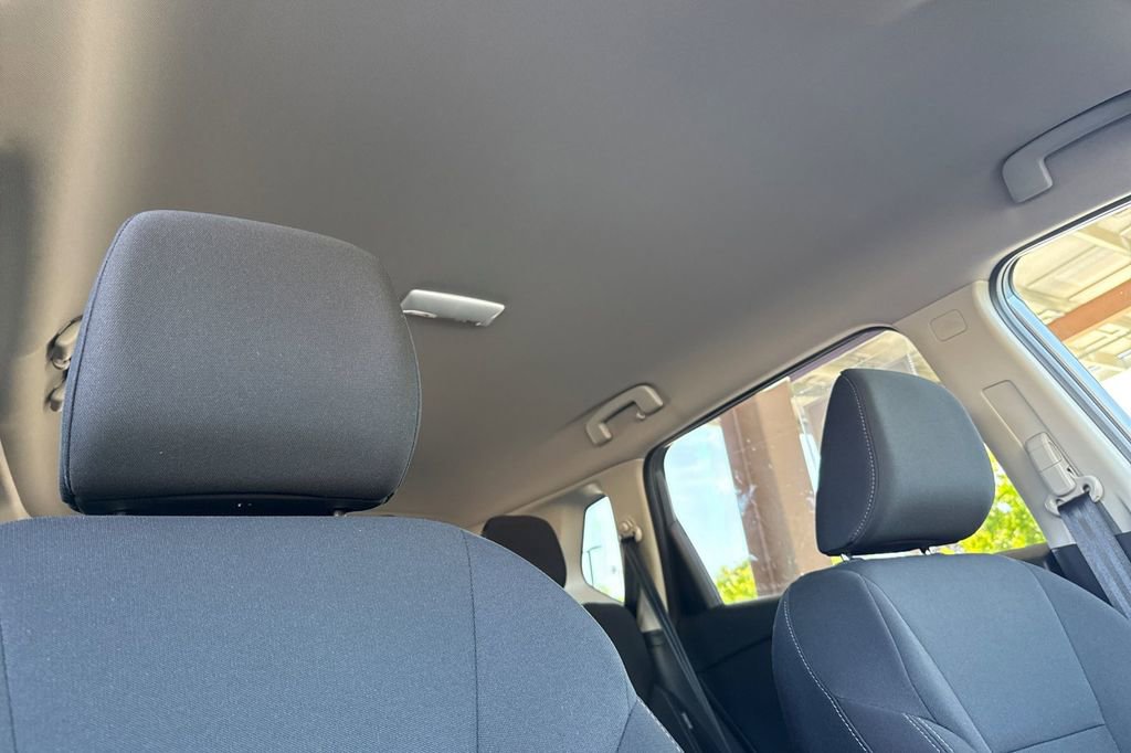 Used 2025 Nissan Rogue S AWD/4WD image 24