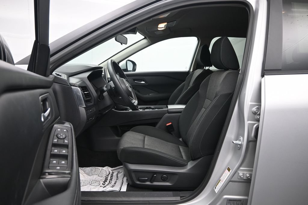 Used 2024 Nissan Rogue SV FWD image 21