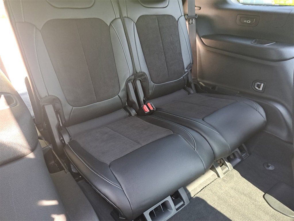 Used 2024 Jeep Grand Cherokee L Altitude image 12