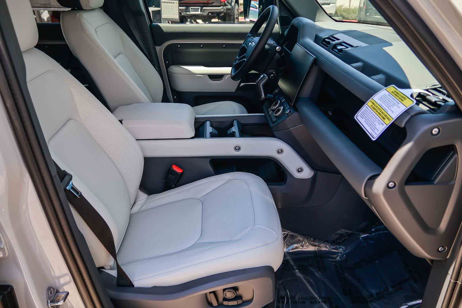 New 2026 Land Rover Defender 110 X-Dynamic SE AWD/4WD image 17