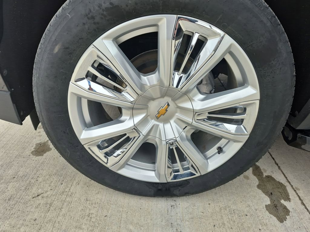 Used 2022 Chevrolet Suburban High Country AWD/4WD image 27