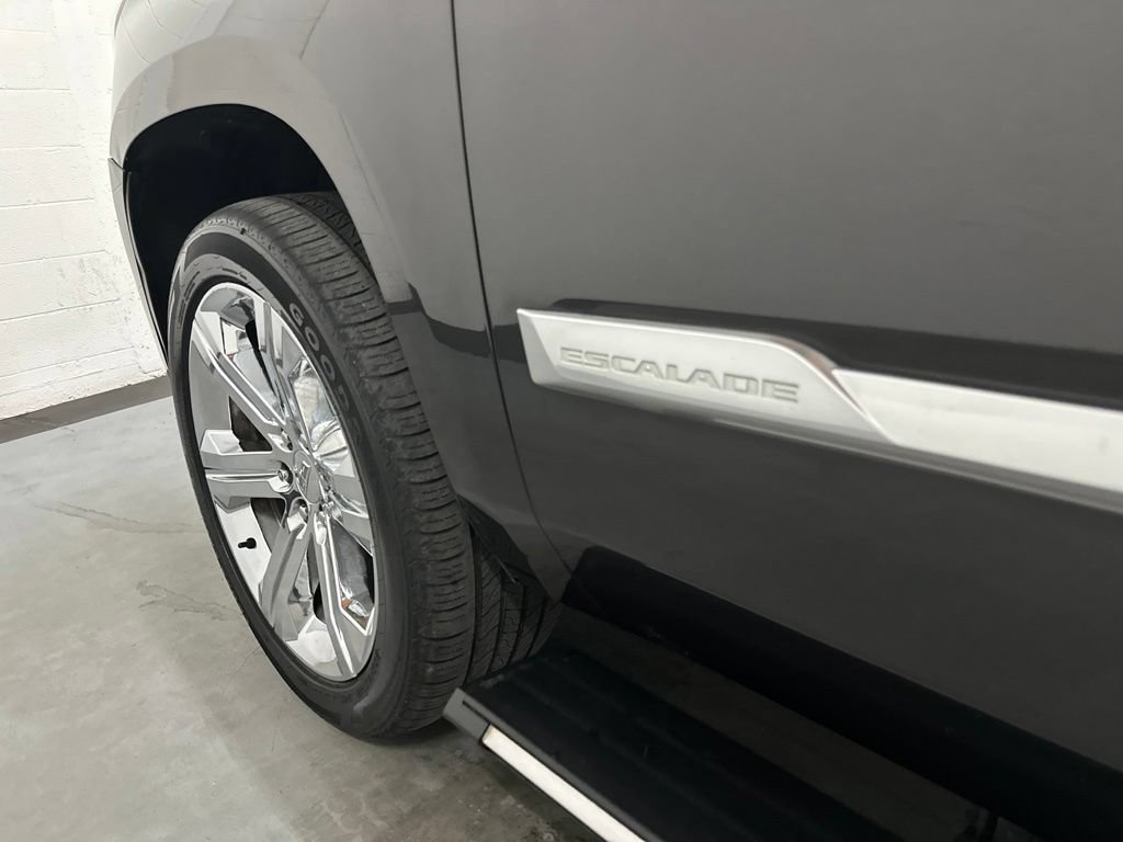 Used 2018 Cadillac Escalade ESV Premium Luxury RWD image 22