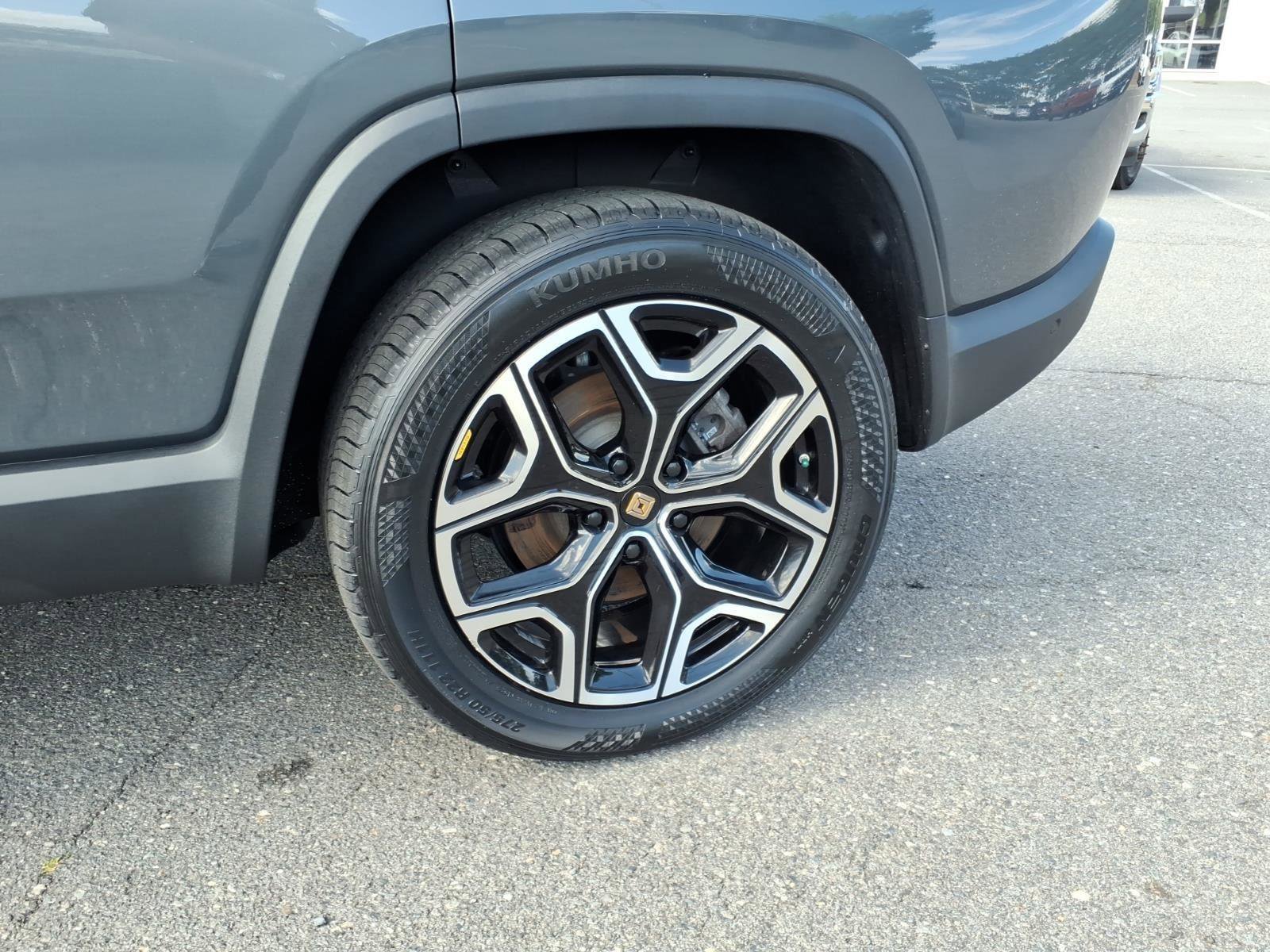 Used 2024 Rivian R1S Adventure AWD/4WD image 11