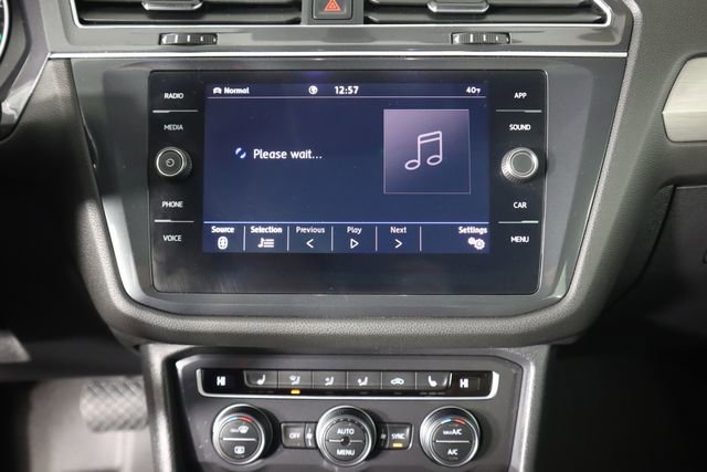 Used 2020 Volkswagen Tiguan SE w/ Panoramic Sunroof Package image 41