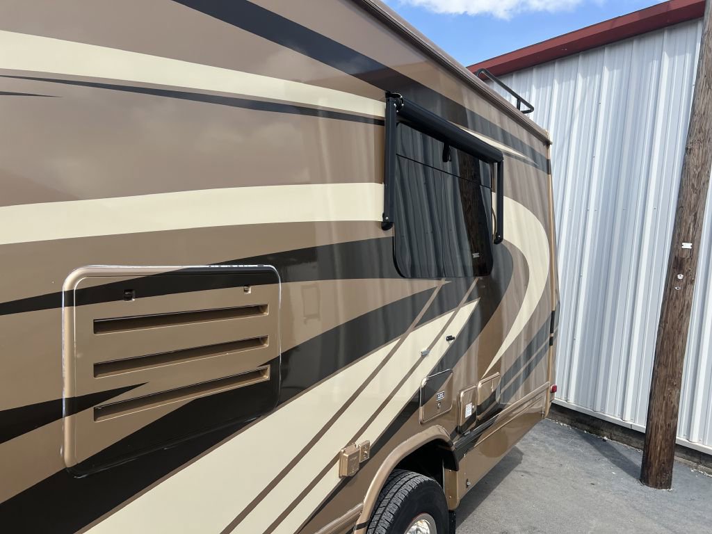 Used 2017 Ford E-450 and Econoline 450 Super Duty w/ Motorhome Prep Package image 45