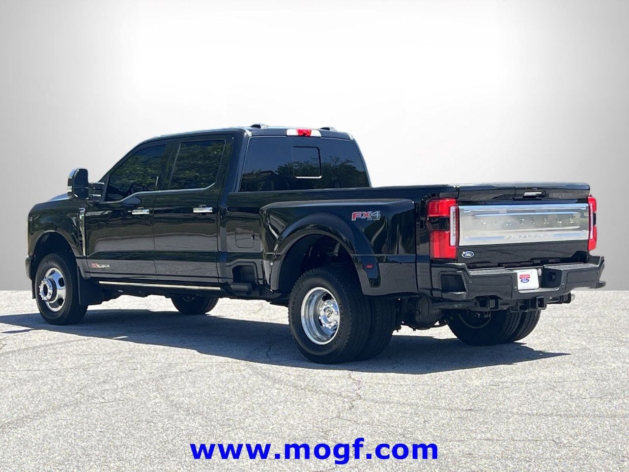 Used 2024 Ford F350 Platinum AWD/4WD image 2
