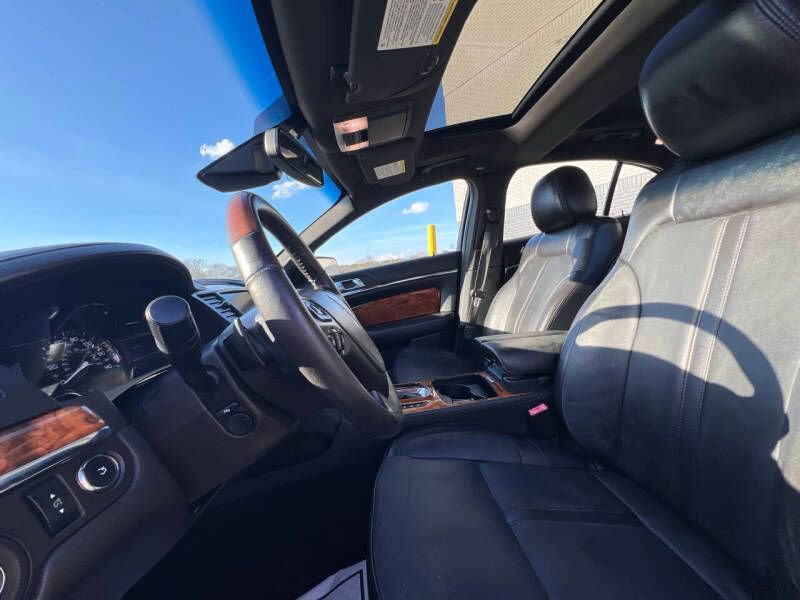 Used 2015 Lincoln MKS w/ Equipment Group 101A image 10