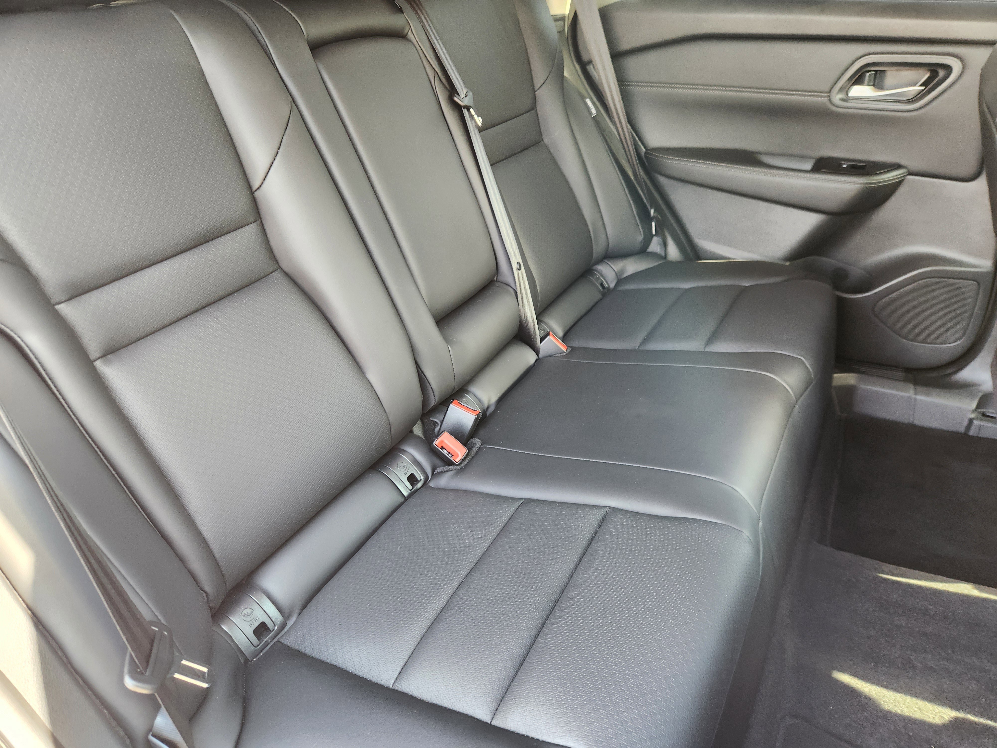 Used 2024 Nissan Rogue SV w/ SV Premium Package image 16