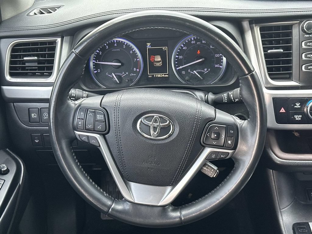 Used 2018 Toyota Highlander XLE AWD/4WD image 15