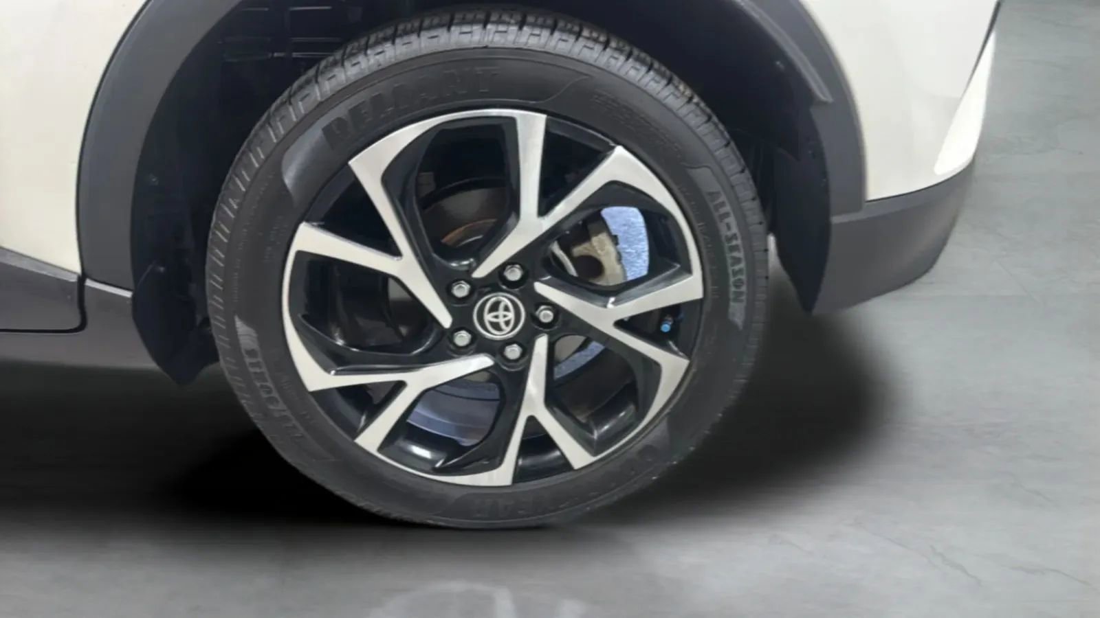 Used 2021 Toyota C-HR XLE FWD image 36