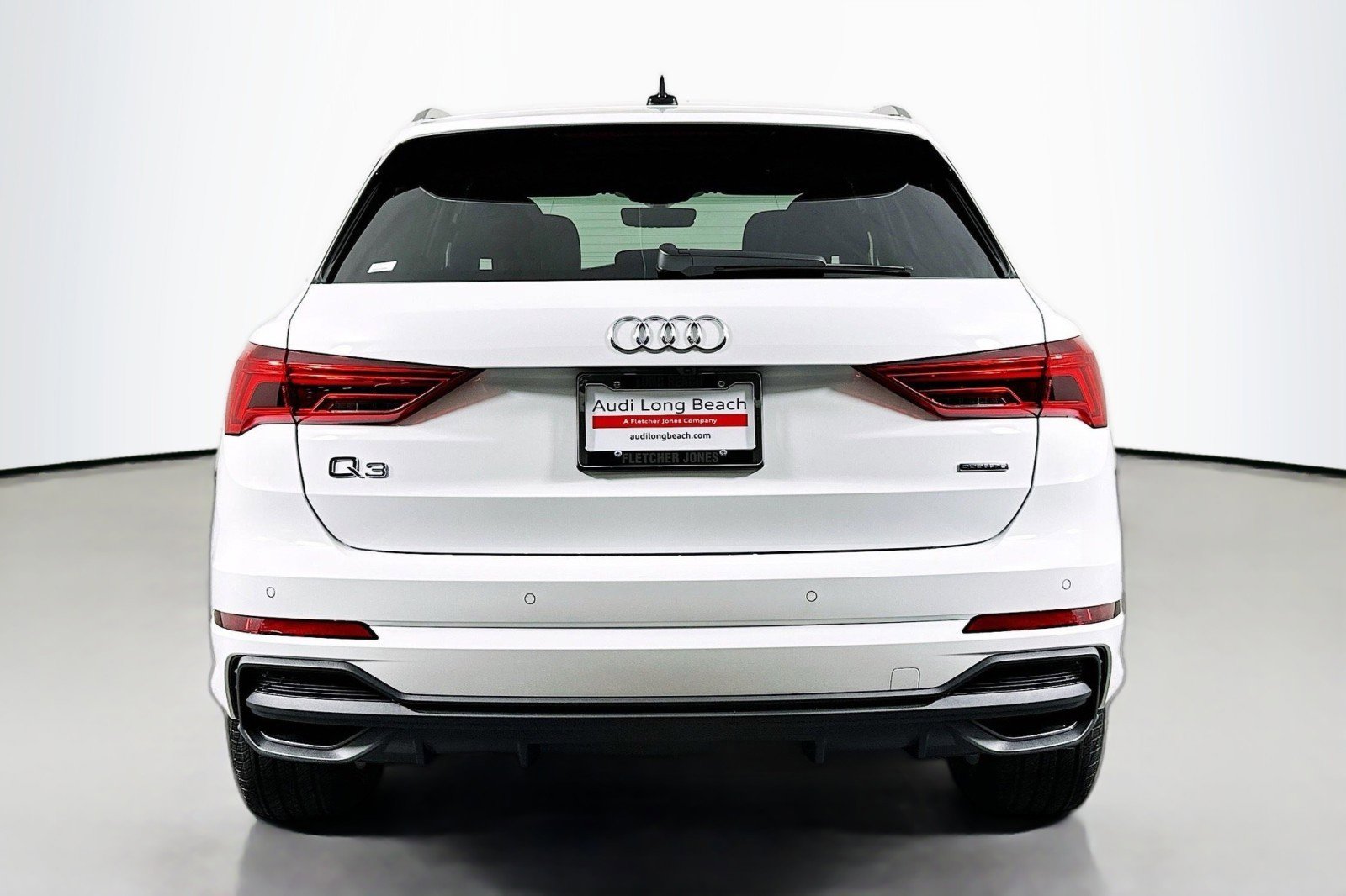 Used 2025 Audi Q3 2.0T Premium w/ Convenience Package image 3