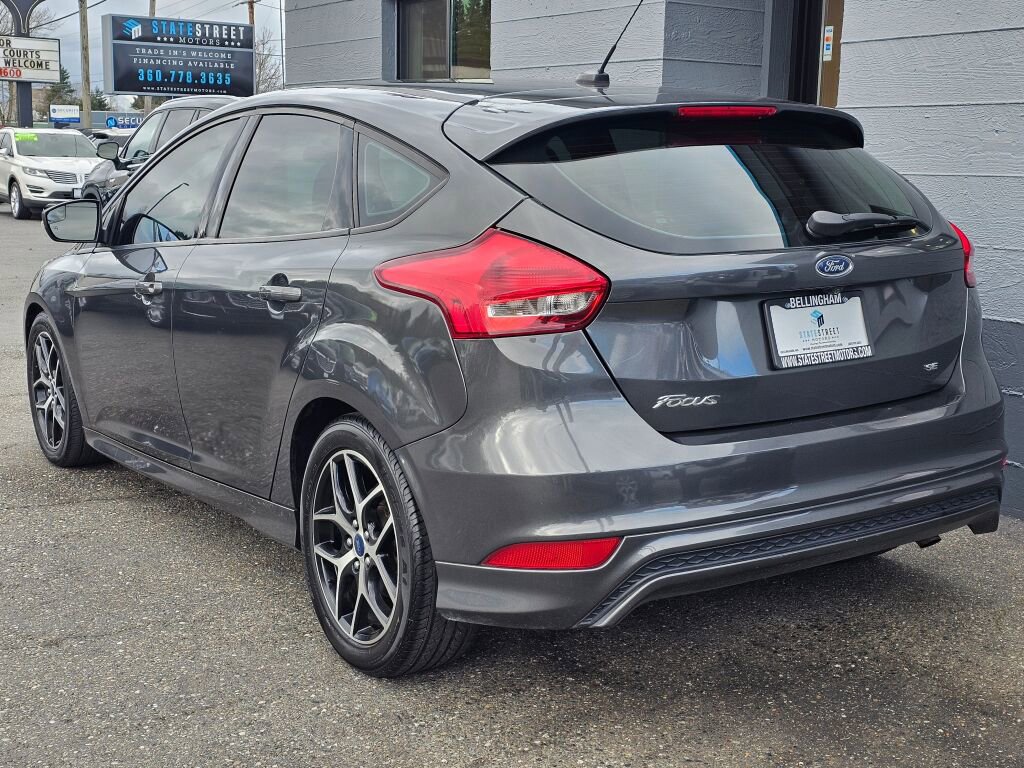 Used 2017 Ford Focus SE w/ SE Sport Package FWD image 3