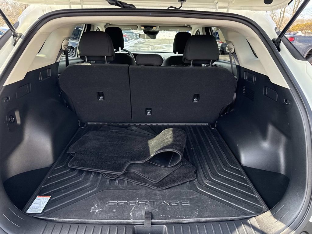 Used 2024 Kia Sportage LX image 7