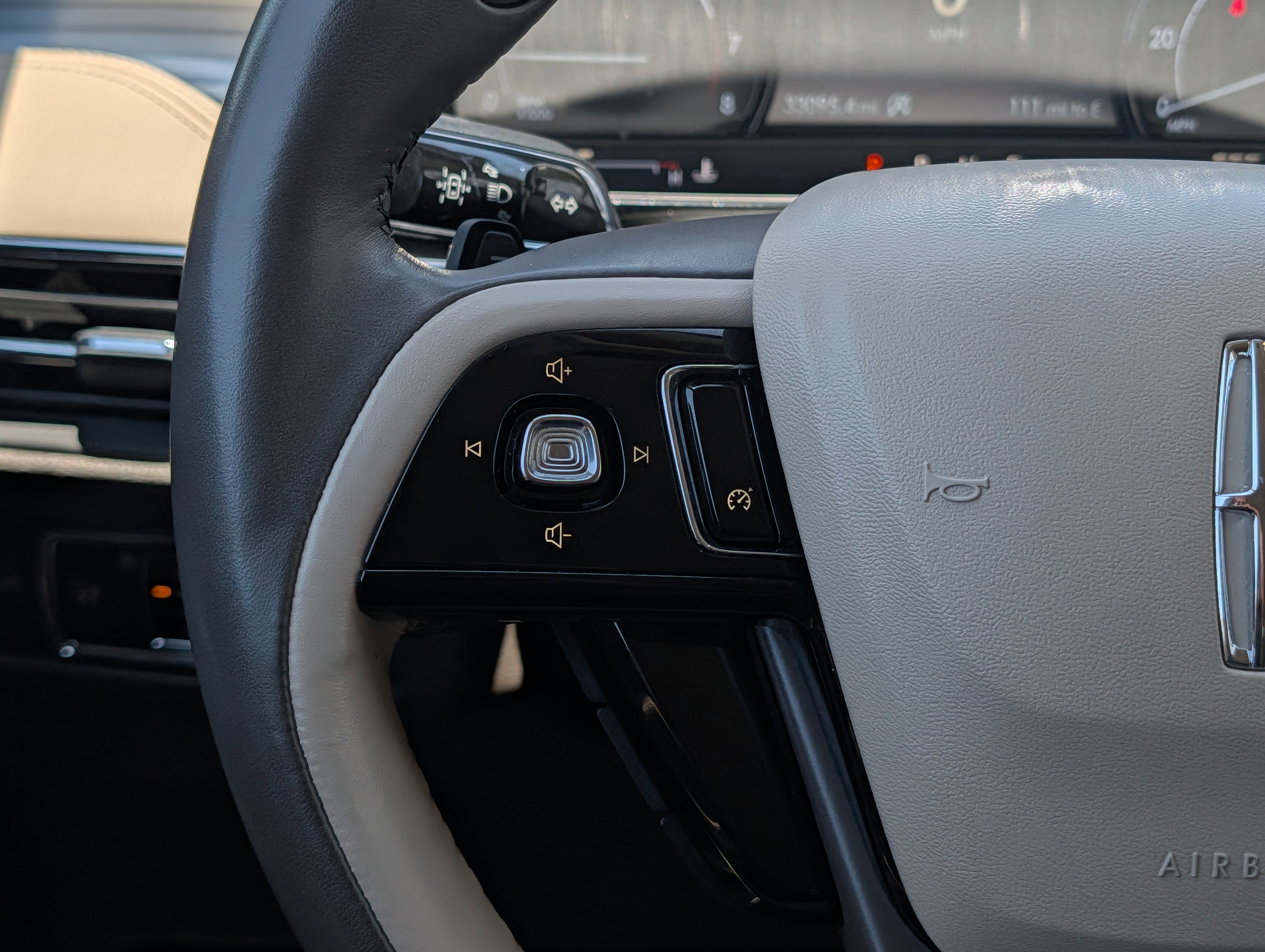 Used 2021 Lincoln Corsair FWD w/ Convenience Package image 25