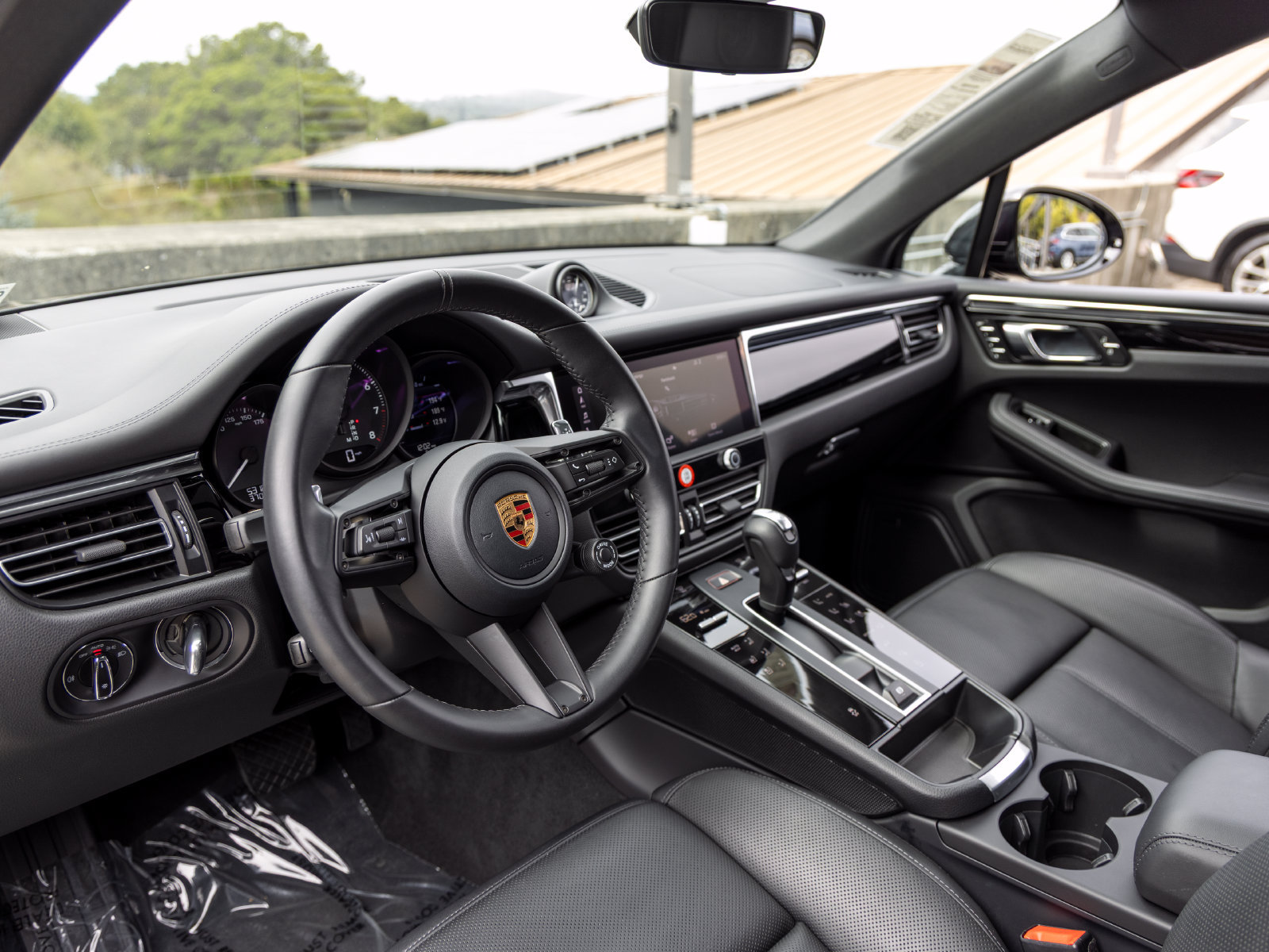 Used 2026 Porsche Macan AWD/4WD image 4