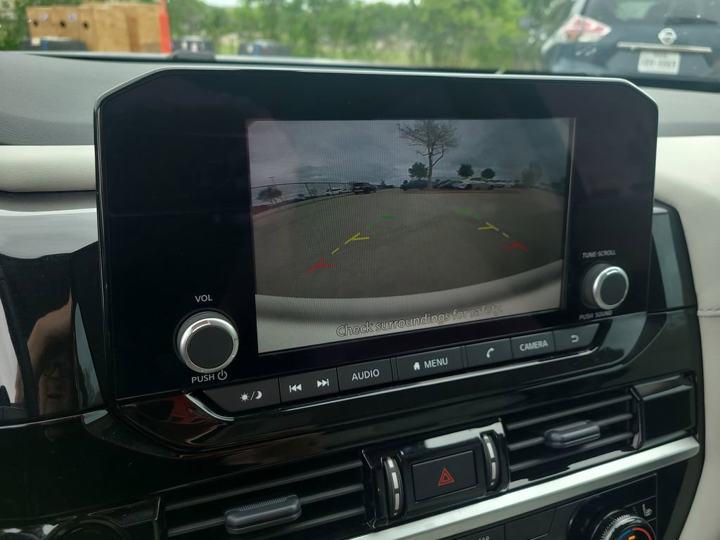 Certified 2025 Nissan Pathfinder SV image 22