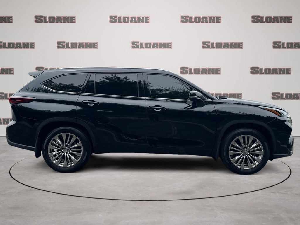 Used 2025 Toyota Highlander Platinum AWD/4WD image 6