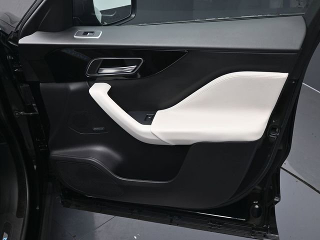 Used 2020 Jaguar F-PACE R-Sport image 39