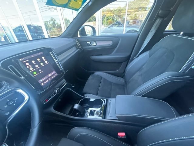 Certified 2025 Volvo XC40 B5 Plus AWD/4WD image 20