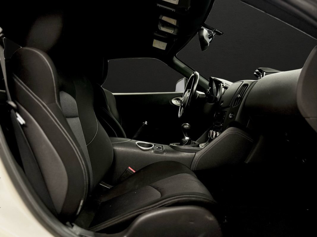 Used 2020 Nissan 370Z Coupe RWD image 16