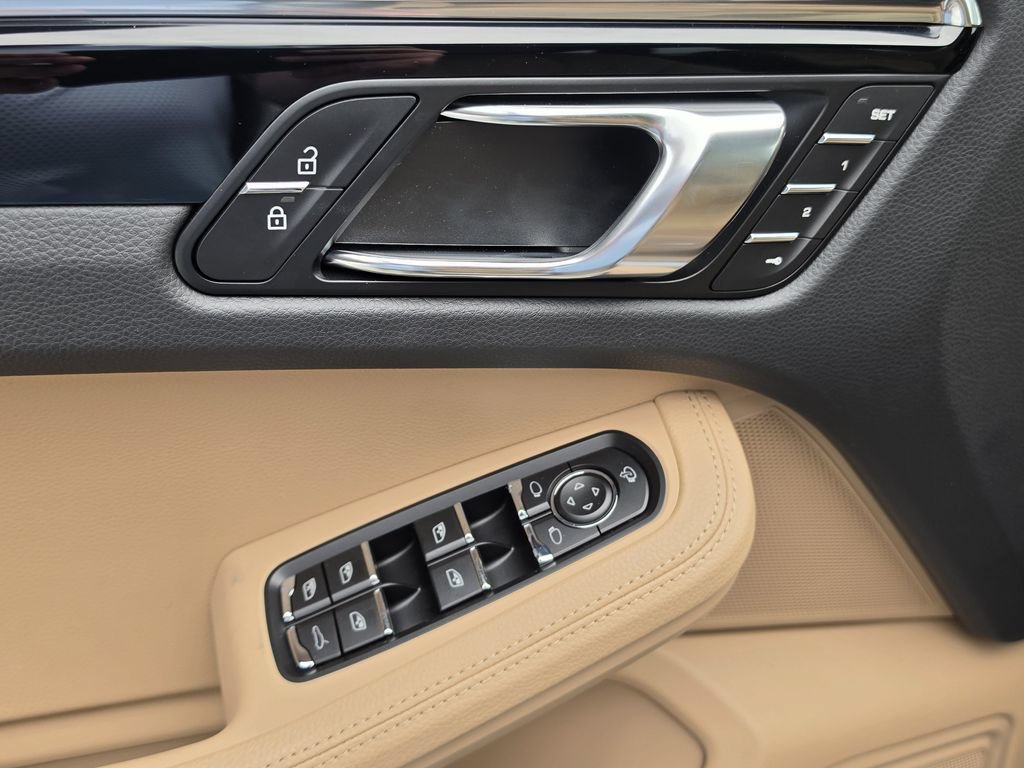 New 2026 Porsche Macan AWD/4WD image 17
