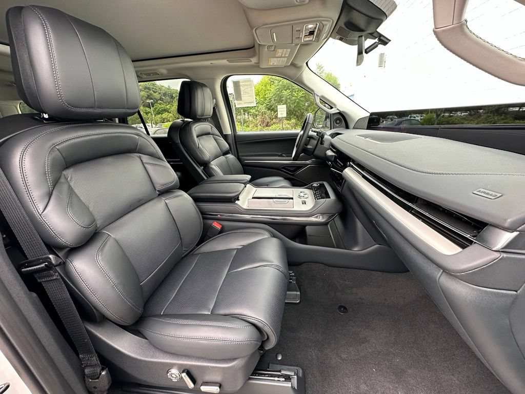 New 2027 Lincoln Navigator Reserve AWD/4WD image 22