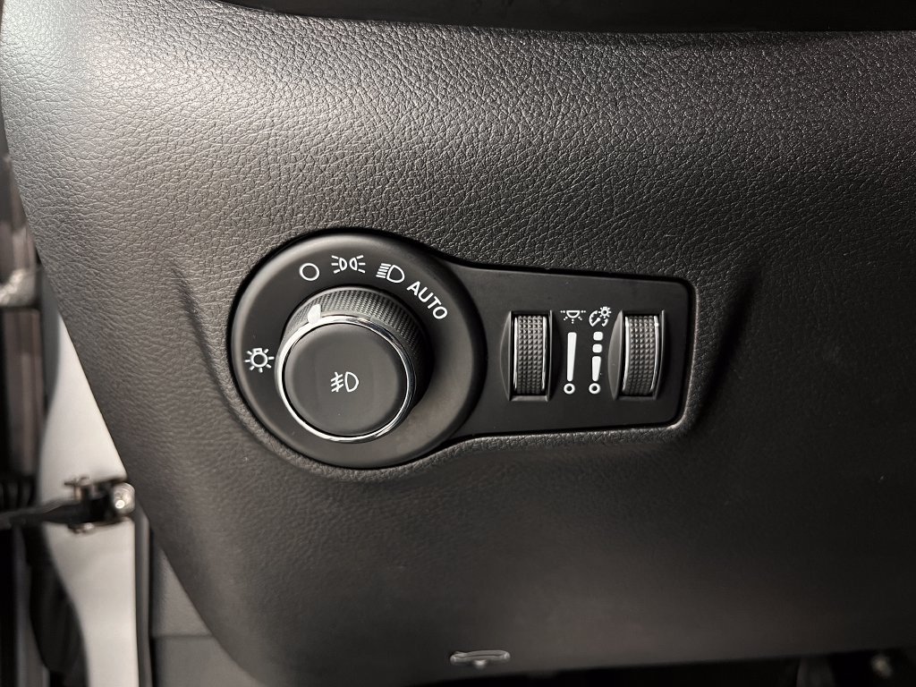 Used 2022 Jeep Compass Limited AWD/4WD image 32