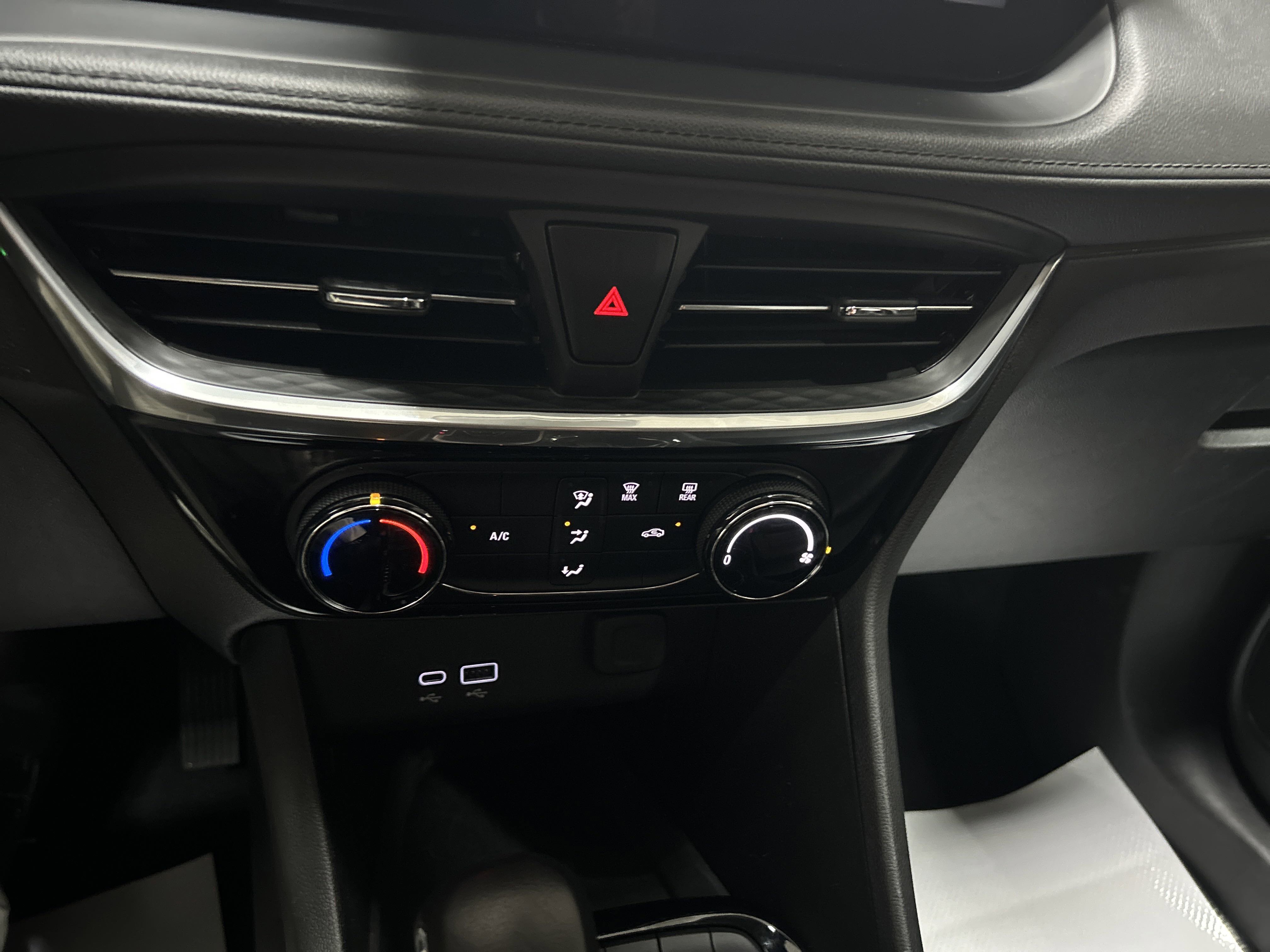 Used 2024 Buick Encore GX Sport Touring image 19