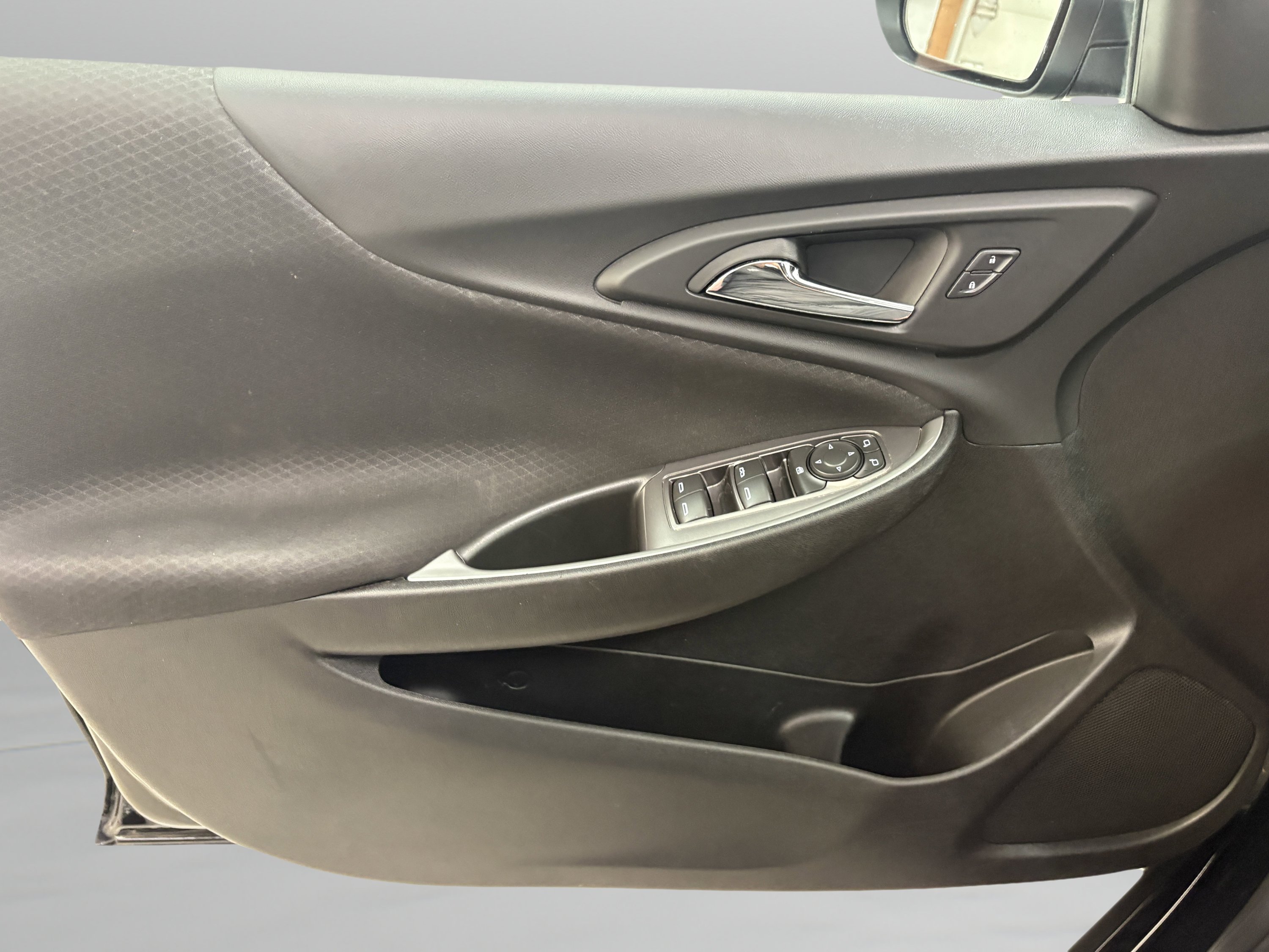 Used 2025 Chevrolet Malibu LT FWD image 23