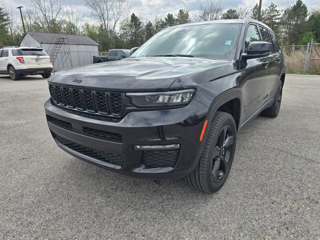 Used 2024 Jeep Grand Cherokee L Limited w/ Black Appearance Package image 7