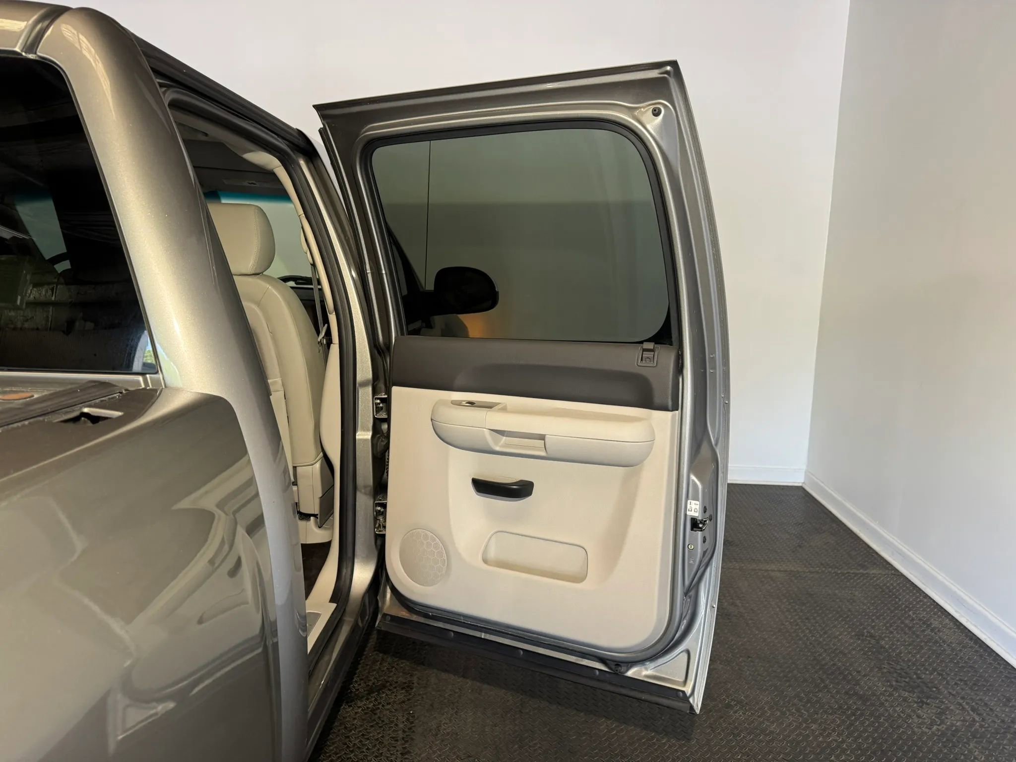 Used 2009 Chevrolet Silverado 1500 LT w/ Regional Value Package image 25