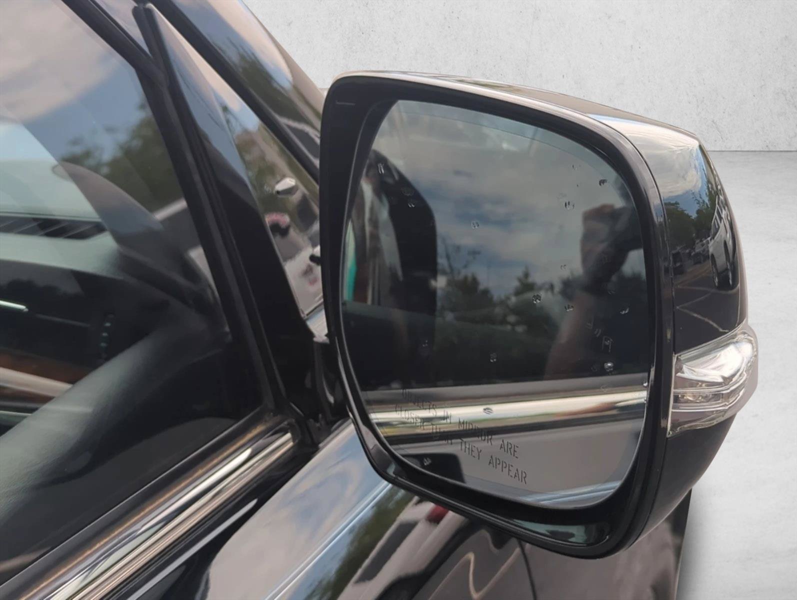 Used 2016 Lexus LX 570 4WD w/ Luxury Package image 5