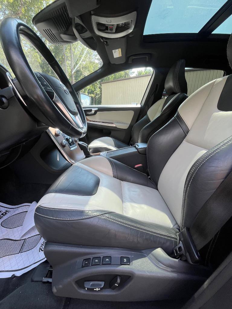 Used 2015 Volvo XC60 T6 Platinum FWD image 21