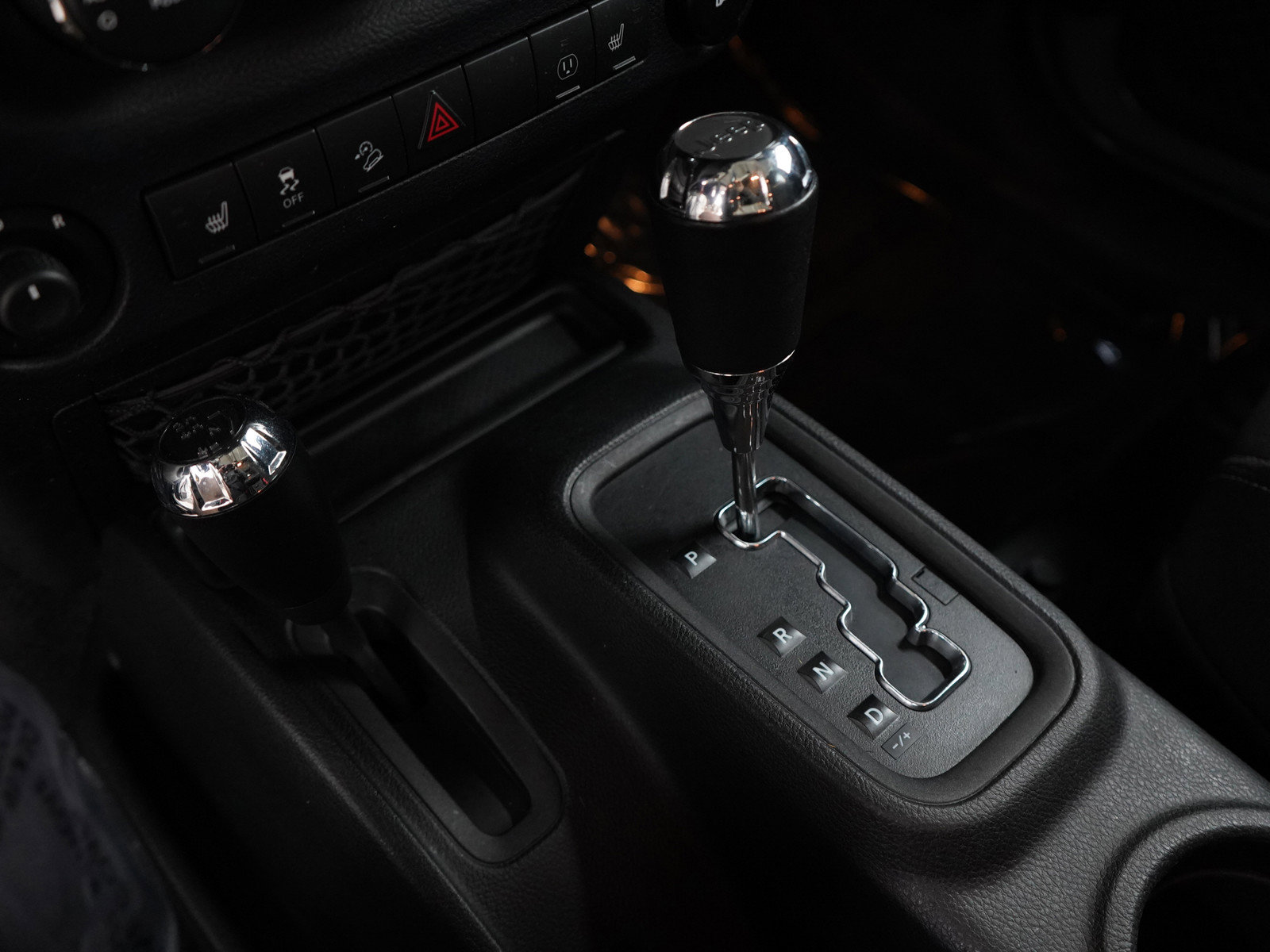 Used 2014 Jeep Wrangler Unlimited Sahara w/ Connectivity Group image 26