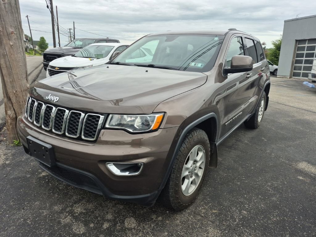 Used 2017 Jeep Grand Cherokee Laredo w/ Quick Order Package 23E AWD/4WD image 3